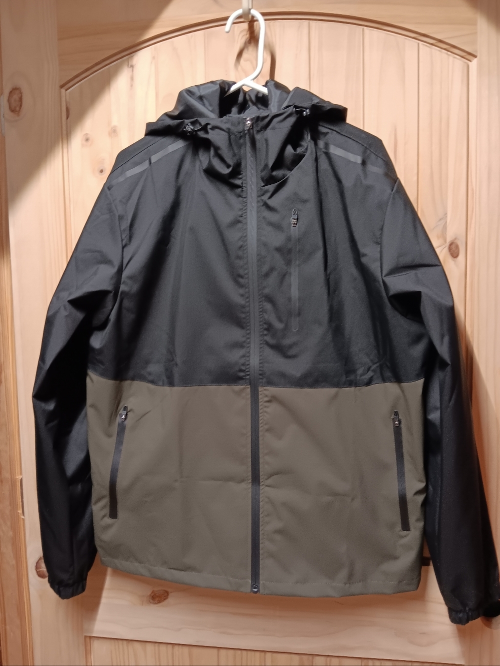Men's Two-Tone Hooded Shell Jacket - Black & Olive